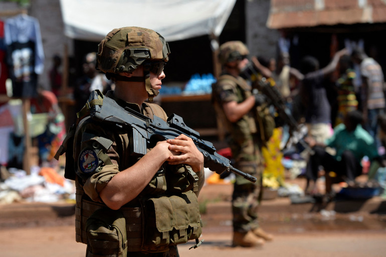 Quatre Français arrêtés à l’aéroport de Bangui avec des armes: les Nations Unies assurent qu’ils font partie de la Minusca