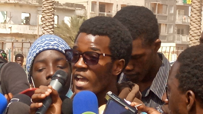 Paralysie du Système éducatif: les élèves marchent et demandent le report des examens Paralysie du Système éducatif: les élèves marchent et demandent le report des examens