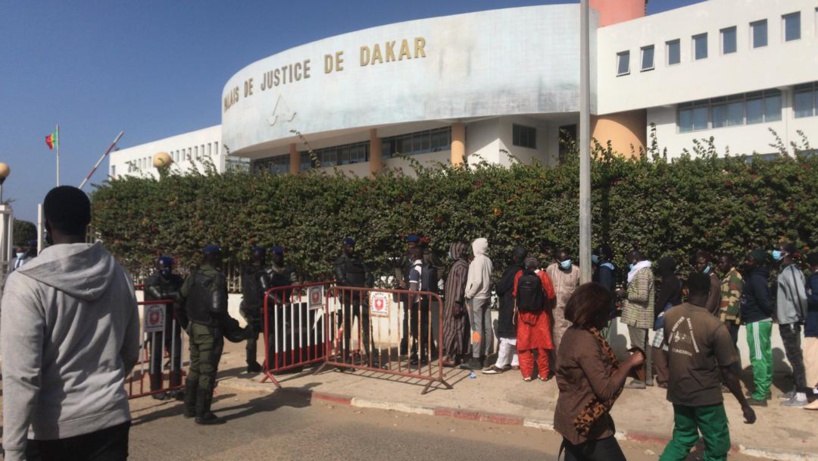 Procès en appel pour apologie du terrorisme : forte mobilisation au Palais de justice pour soutenir Imam Ndao Procès en appel pour apologie du terrorisme : forte mobilisation au Palais de justice pour soutenir Imam Ndao