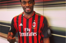 AC Milan : Essien s'engage jusqu'en 2015 (Officiel) AC Milan : Essien s'engage jusqu'en 2015 (Officiel)