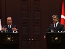 François Hollande et son homologue turc Abdullah Gül s'adressent aux médias au palais présidentiel à Ankara le 27 Janvier 2014. REUTERS/Umit Bektas