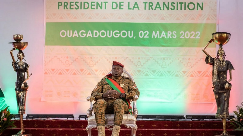 Burkina Faso : cérémonie officielle d'investiture du lieutenant-colonel Paul Henri Sandaogo Damiba