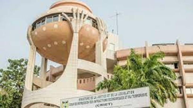 Au Bénin, dix ans de prison ferme requis contre l'ex-patron des services d'immigration Au Bénin, dix ans de prison ferme requis contre l'ex-patron des services d'immigration
