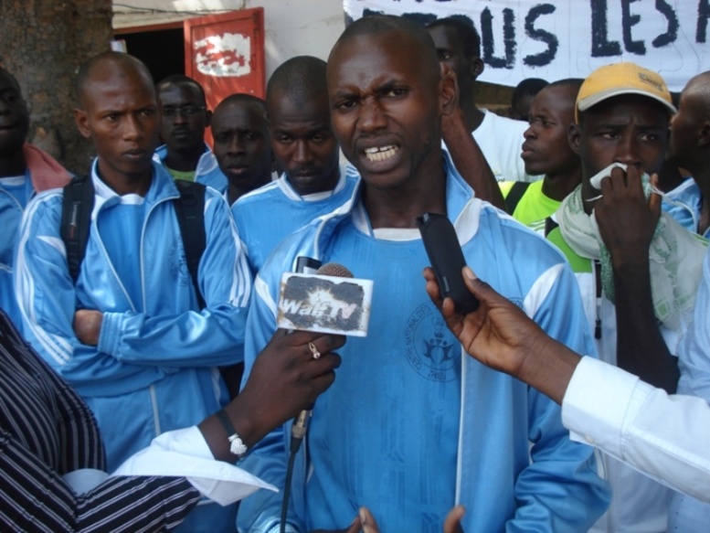 De Thiès, 55 professeurs d’EPS et 120 élèves sortants du CNEPS marchent vers Dakar De Thiès, 55 professeurs d’EPS et 120 élèves sortants du CNEPS marchent vers Dakar