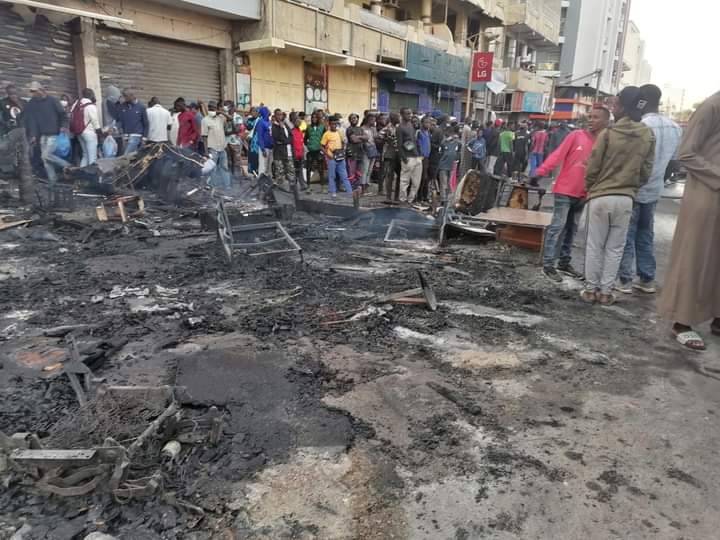 Incendie à la salle de vente : le feu a été maîtrisé, plusieurs dégâts matériels enregistrés (images) Incendie à la salle de vente : le feu a été maîtrisé, plusieurs dégâts matériels enregistrés (images)