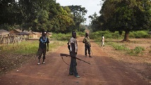 Une milice anti-balaka, le 25 novembre 2013 dans le village de Mbakate, en RCA.