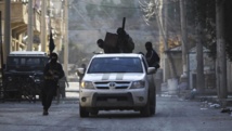 Des membres du groupe rebelle Jabat al-Nosra à Deir Ezzor, le 5 février 2014. REUTERS/Khalil Ashawi