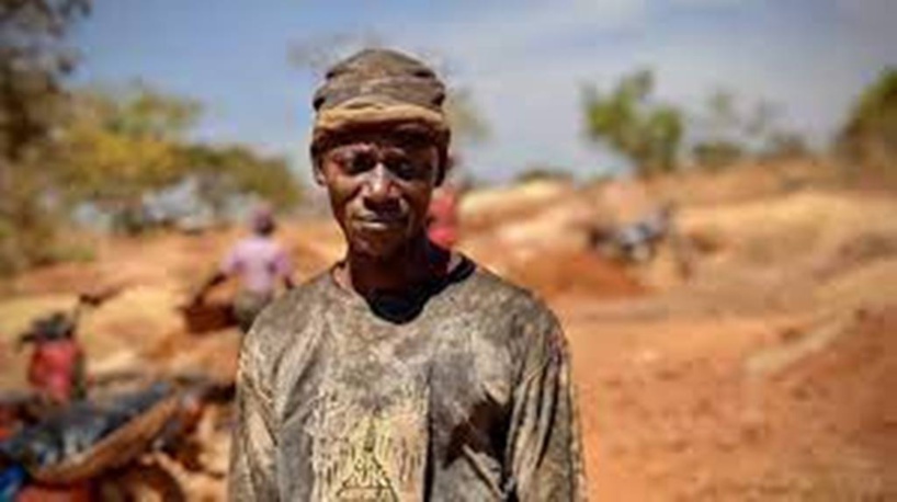 Guinée: près de Kouroussa, les mineurs prennent tous les risques pour de l'or