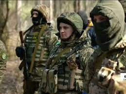 Guerre en Ukraine : au cœur d'un mouvement nationaliste qui combat l'armée russe