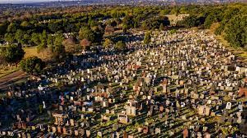 Afrique du Sud: la ville de Johannesburg veut mettre fin aux tirs d'armes à feu dans les cimetières Afrique du Sud: la ville de Johannesburg veut mettre fin aux tirs d'armes à feu dans les cimetières