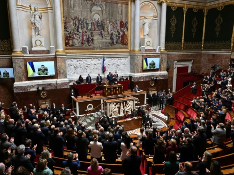 Ukraine: Zelensky demande aux entreprises françaises de quitter la Russie Ukraine: Zelensky demande aux entreprises françaises de quitter la Russie