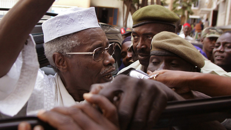 Comment Habré a provoqué la colère du procureur qui lui enjoint "enlevez votre turban"