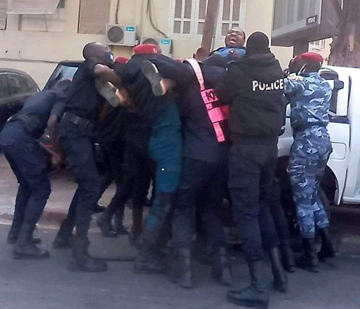 Guy Marius Sagna :"La police m'a jeté à 50 km de Dakar dans la brousse en pleine nuit"