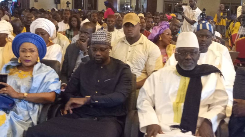 Cheikh Mbacké Bara Doly lance son mouvement et accuse des opposants d’avoir encaissé 3 milliards FCFA de Macky Cheikh Mbacké Bara Doly lance son mouvement et accuse des opposants d’avoir encaissé 3 milliards FCFA de Macky