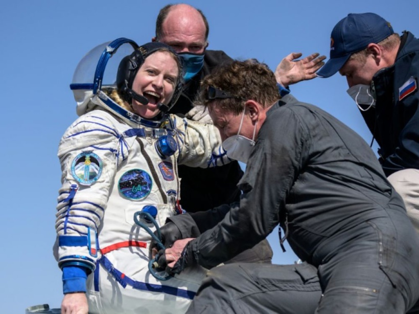 Deux cosmonautes russes et un astronaute américain de retour sur Terre Deux cosmonautes russes et un astronaute américain de retour sur Terre