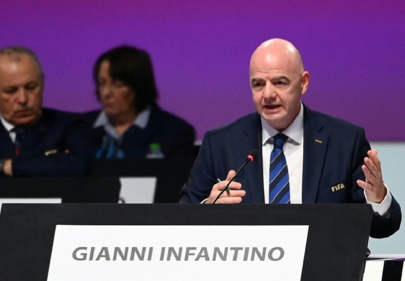Foot: Mondial biennal, droits humains... Infantino joue l'apaisement et sa réélection