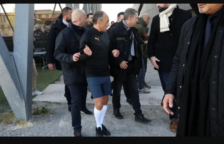 Quand le frère de Zidane dégage Zemmour de son five