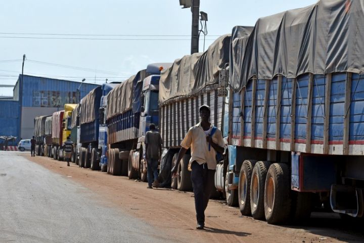 Fermeture des frontières avec le Mali : victime de « pertes énormes », le Collectif des transports routiers interpelle les autorités