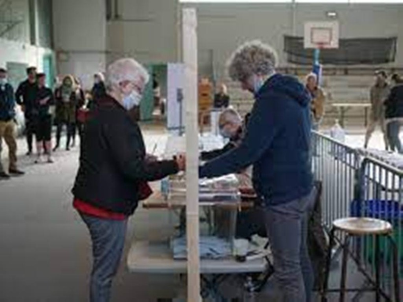 France: le taux de participation à 25,48 % à midi, en baisse de trois points par rapport à 2017 France: le taux de participation à 25,48 % à midi, en baisse de trois points par rapport à 2017