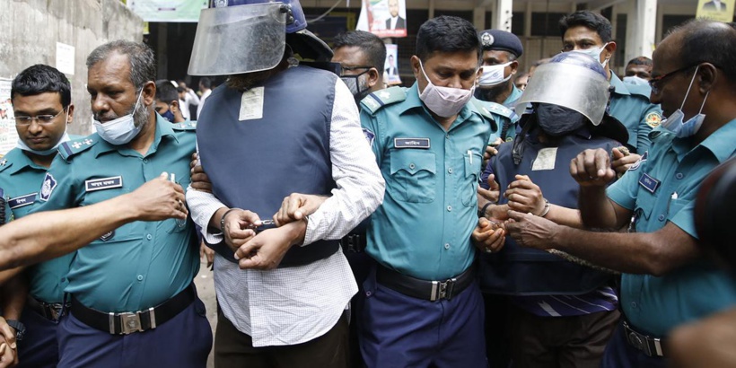 Bangladesh: quatre condamnations à mort pour le meurtre à la machette d'un écrivain Bangladesh: quatre condamnations à mort pour le meurtre à la machette d'un écrivain