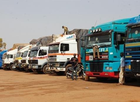 Près de 1300 camions bloqués à la frontière Sénégal-Mali: Gora Khouma appelle Macky Sall à une levée temporaire du blocus