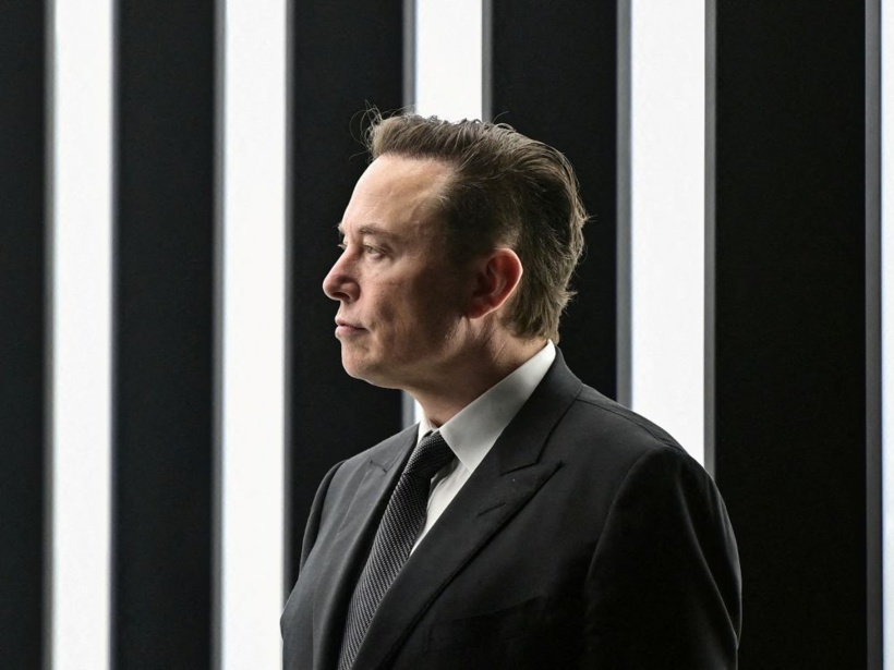 Offensive d'Elon Musk sur Twitter: l'entreprise annonce un plan pour temporiser