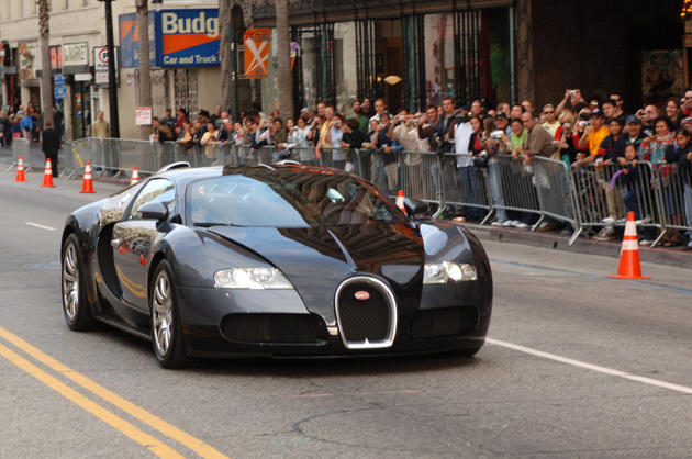 Cristiano Ronaldo  Voiture : Bugatti Veyron (1,2 millions d’euros)