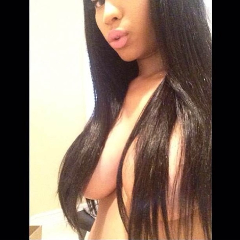 Photos - Topless Nicki Minaj: la star nue dans sa salle de bain Photos - Topless Nicki Minaj: la star nue dans sa salle de bain