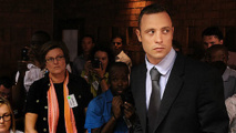 Si Oscar Pistorius est jugé coupable du meurtre avec préméditation de Reeva Steenkamp, il pourrait être condamné à une peine d’emprisonnement à vie, avec une peine incompressible de 25 ans de réclusion.