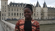 Ange Mukajimwenyi-Nsapu, devant le Palais de justice de Paris, le 4 mars 2014. Ange Mukajimwenyi-Nsapu, devant le Palais de justice de Paris, le 4 mars 2014.