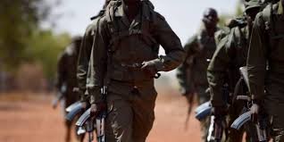 Burkina: une dizaine de morts dans une attaque contre un détachement militaire (sources sécuritaires)