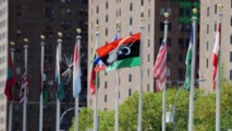Le drapeau libyen flotte devant le siège des Nations unies à New York Le drapeau libyen flotte devant le siège des Nations unies à New York