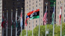 Le drapeau libyen flotte devant le siège des Nations unies à New York