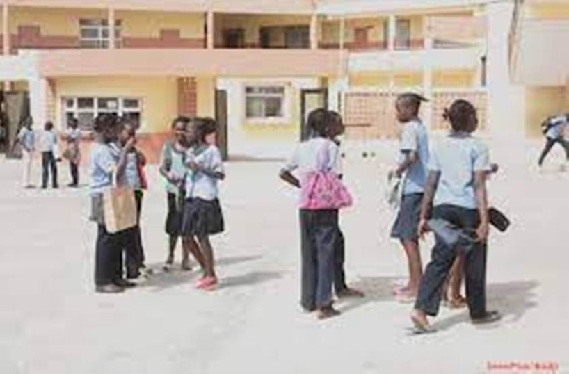  Relations enseignants-élèves de Matam: la section SAEMS fustige la circulaire de l’IA Relations enseignants-élèves de Matam: la section SAEMS fustige la circulaire de l’IA