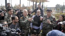 Des officiers syriens devant la presse à Yabroud, le 16 mars 2014.
