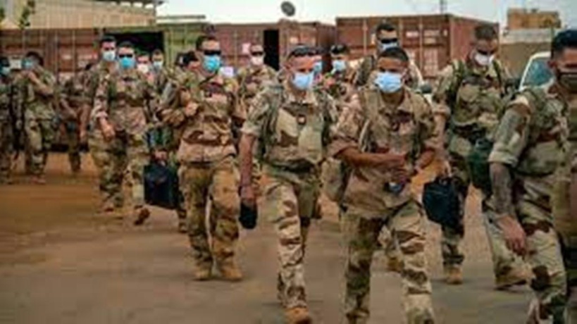 Accords de défense: la France et le Mali en désaccord sur l’effectivité de leur dénonciation