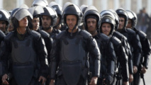 4 officiers de police égyptiens condamnés pour négligence.