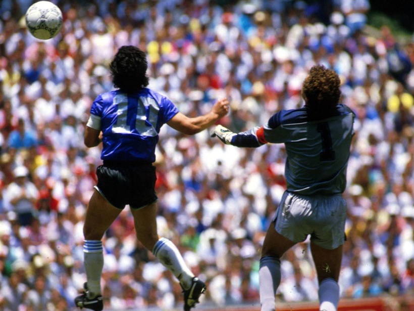 Le maillot de Maradona porté lors de la « Main de Dieu » vendu à 9 millions de dollars Le maillot de Maradona porté lors de la « Main de Dieu » vendu à 9 millions de dollars