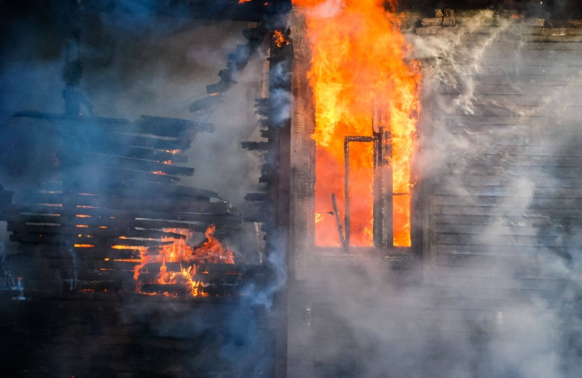 Incendies en Sibérie: environ 200 bâtiments en feu, des morts (autorités locales) Incendies en Sibérie: environ 200 bâtiments en feu, des morts (autorités locales)