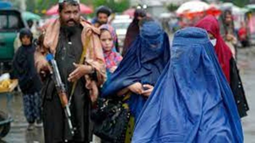 Afghanistan: le chef suprême des talibans ordonne aux femmes de porter un voile intégral en public Afghanistan: le chef suprême des talibans ordonne aux femmes de porter un voile intégral en public