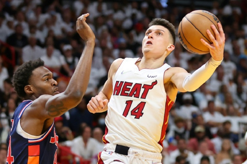 Play-offs NBA: Miami et Phoenix se rapprochent des finales de conférences