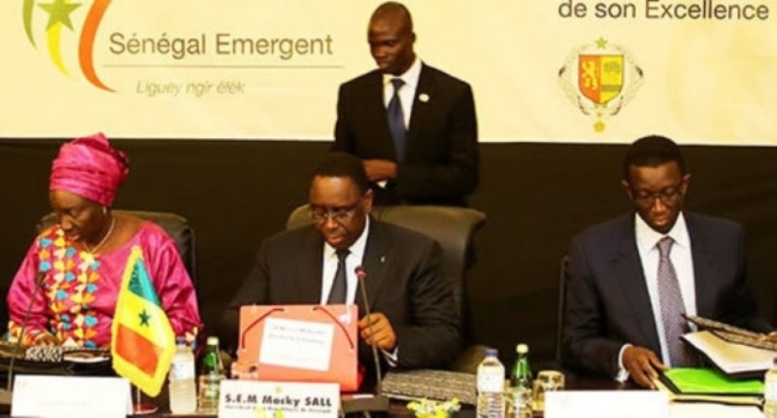PSE : Macky Sall annonce le lancement de 10 projets prioritaires au plus tard en mai 2014 PSE : Macky Sall annonce le lancement de 10 projets prioritaires au plus tard en mai 2014