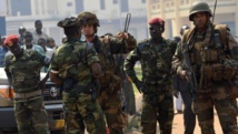 Patrouille conjointe de soldats français de l'opération Sangaris et de troupes tchadiennes de la Misca, à Bangui, le 4 janvier 2014.