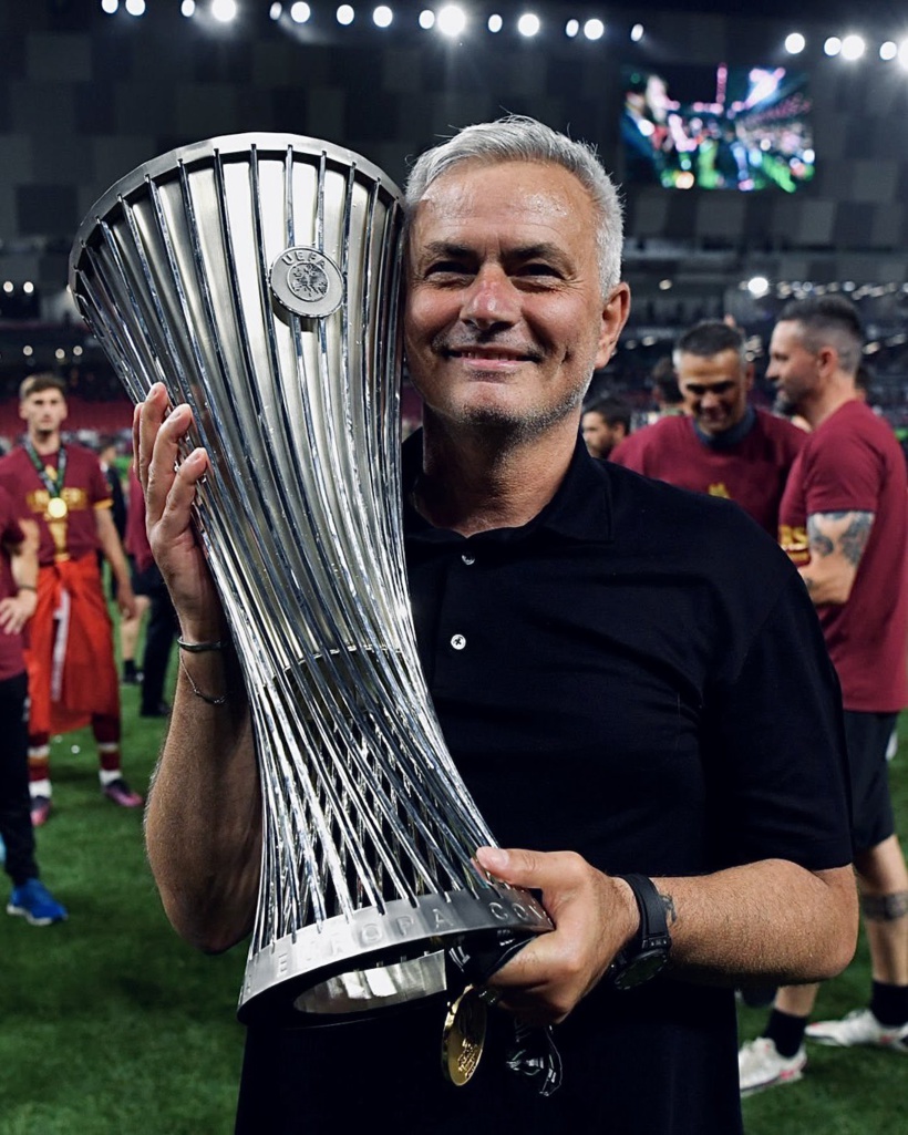 Le PSG envisage sérieusement de faire de Mourinho son prochain entraîneur, selon les médias talk Sport et The Telegraph Le PSG envisage sérieusement de faire de Mourinho son prochain entraîneur, selon les médias talk Sport et The Telegraph