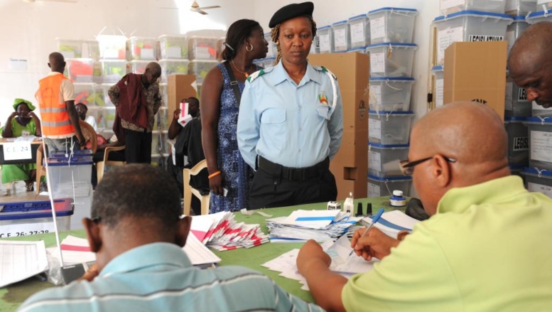 Un bureau de vote à Bissau, le 10 avril lors de l'ouverture des scrutins aux policiers et militaires du pays. AFP PHOTO / SEYLLOU