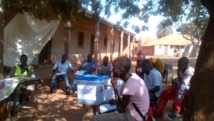 Dans un bureau de vote du quartier de Bairro, à Bissau, ce dimanche 13 avril 2014. Photo : RFI / Carine Frenk
