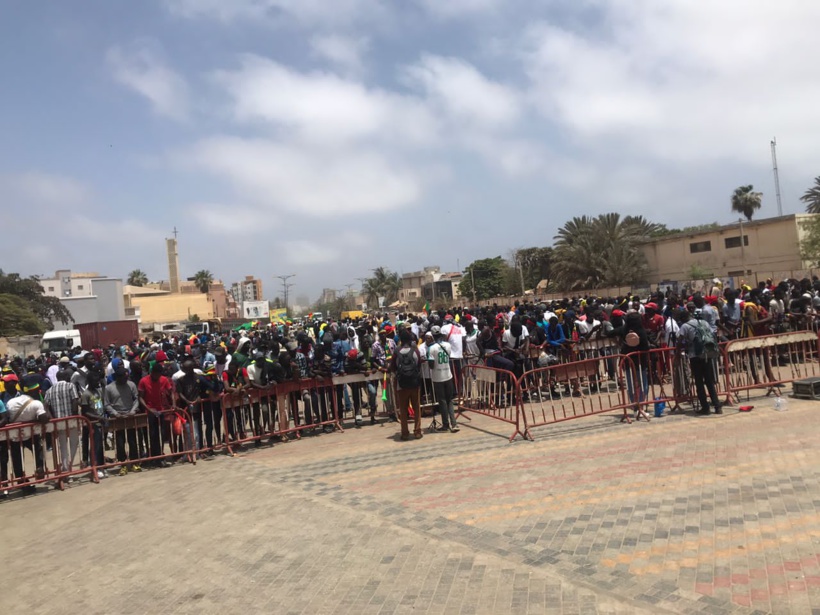 DIRECT Place de la Nation: Ousmane Sonko, accompagné d'une immense foule est arrivé à la place de la Nation DIRECT Place de la Nation: Ousmane Sonko, accompagné d'une immense foule est arrivé à la place de la Nation