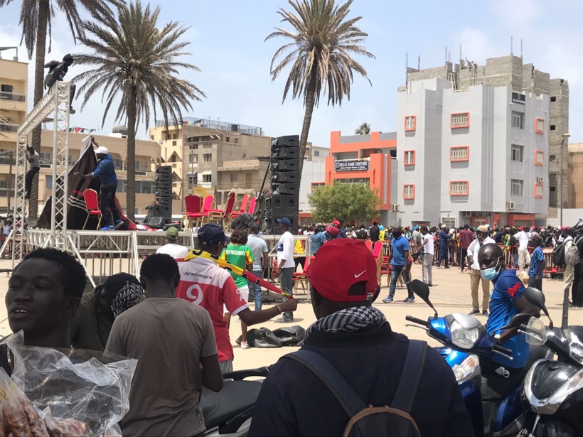 DIRECT Place de la Nation: Ousmane Sonko, accompagné d'une immense foule est arrivé à la place de la Nation