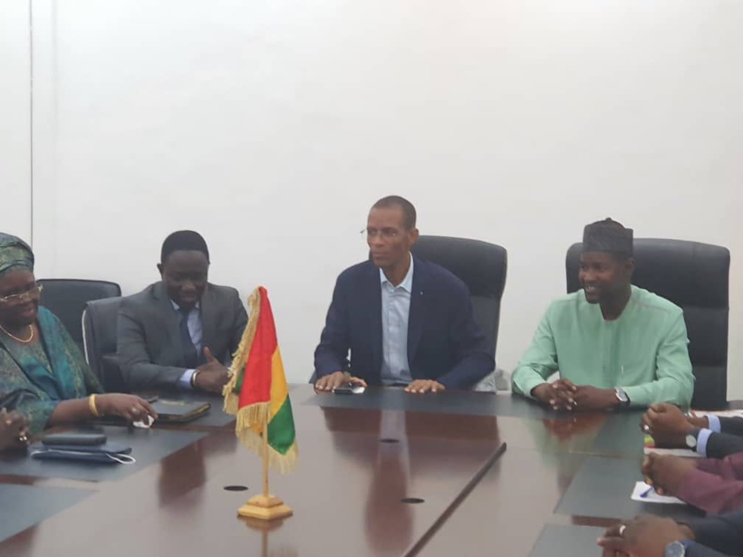 Guinée: le ministre Alioune Ndoye libère pêcheurs et pirogues sénégalais en décaissant plus de 50 millions FCFA Guinée: le ministre Alioune Ndoye libère pêcheurs et pirogues sénégalais en décaissant plus de 50 millions FCFA