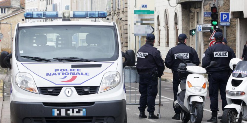 Alpes-Maritimes: une camionnette force un barrage de police, un passager migrant blessé par balle